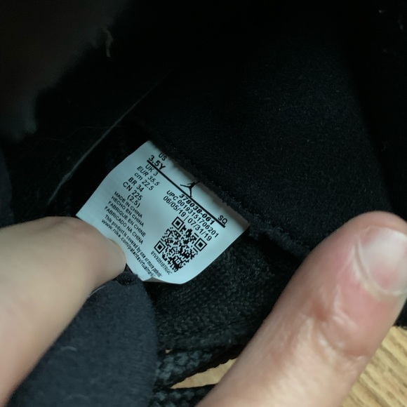 Air Jordan 11 Retro Bred - Picture 10 of 11